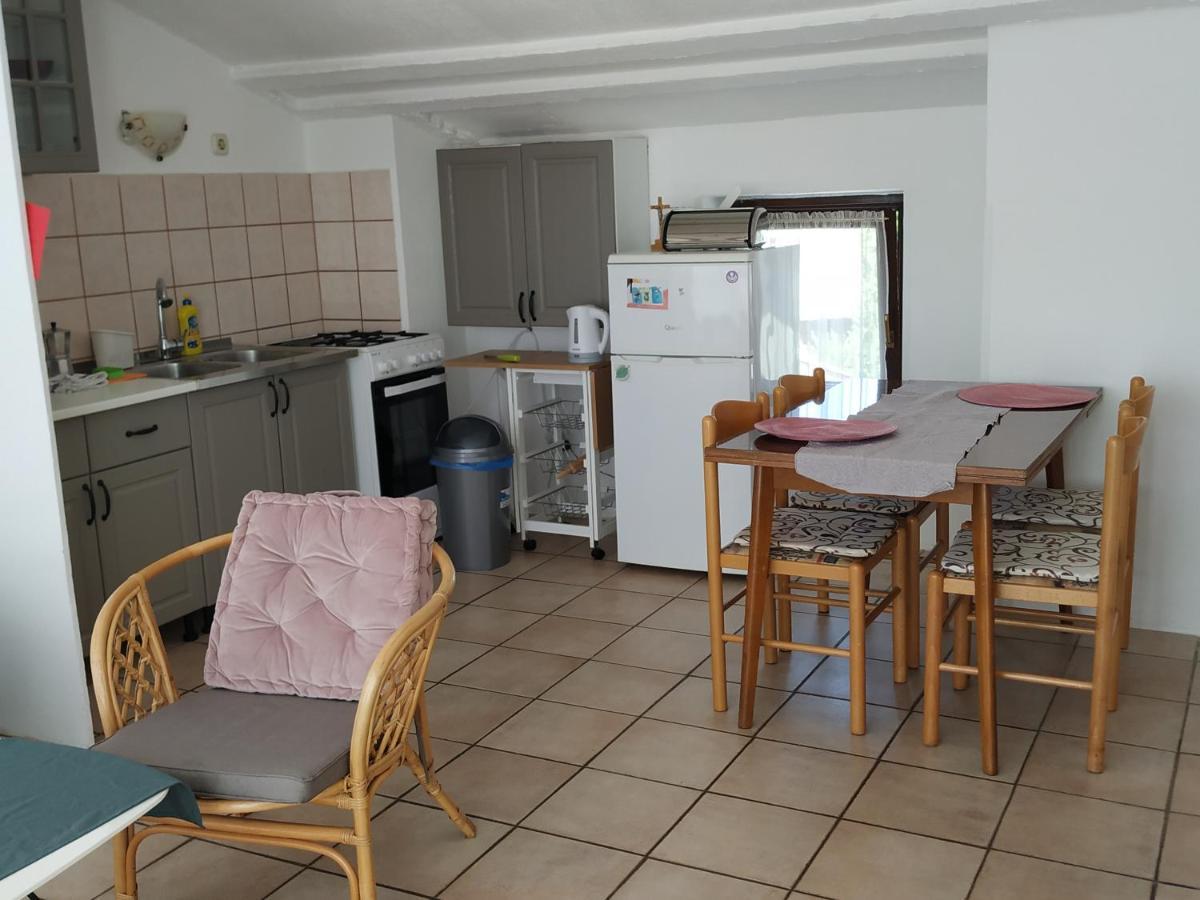 Apartmani Zlatko Pula Exterior foto