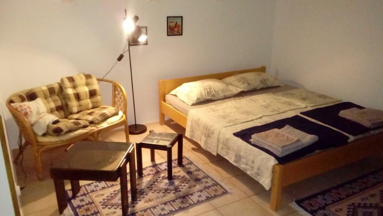Apartmani Zlatko Pula Exterior foto